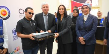 وزيرة التضامن الاجتماعي تسلم جامعة الأقصر الأهلية طابعة “برايل” لطباعة المناهج بلغة “برايل”