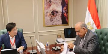 وزير الكهرباء يبحث مع مجموعة الصين الجنوبية “CSGI” التعاون في مجالات دمج الطاقات المتجددة