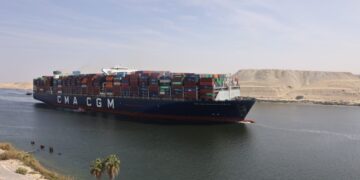 قناة السويس تشهد عبور سفينة الحاويات CMA CGM  BENJAMIN FRANKLIN أكبر سفينة حاويات تعبر القناة منذ عامين