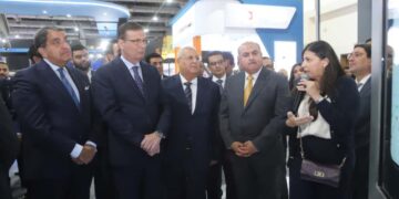 وزير الزراعة يتفقد جناح “إي فاينانس” بمعرض القاهرة الدولي للتكنولوجيا” ويثمن جهود التحول الرقمي
