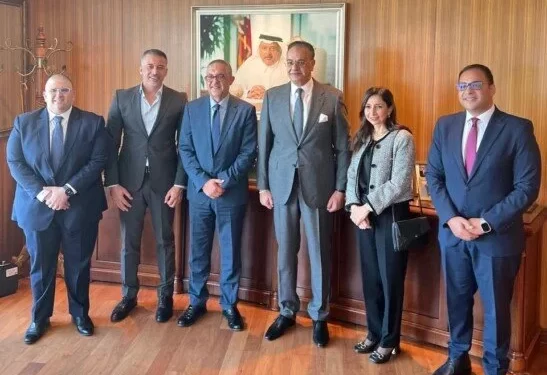 رئيس هيئة الاستثمار يلتقي رئيس رابطة رجال الأعمال القطريين