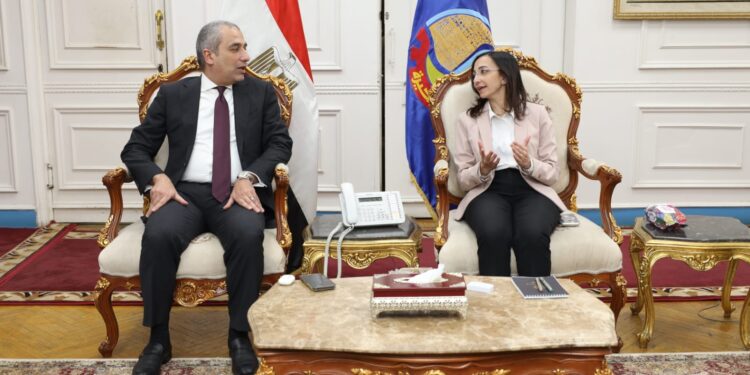 رئيس البنك الزراعي المصري يستعرض مع  محافظ البحيرة برامج تمويل صغار المزارعين لتحقيق التنمية الزراعية والريفية