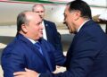 رئيس الوزراء يستقبل الوزير الأول للجمهورية الجزائرية بمطار القاهرة الدولي