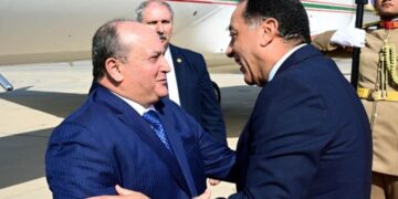 رئيس الوزراء يستقبل الوزير الأول للجمهورية الجزائرية بمطار القاهرة الدولي