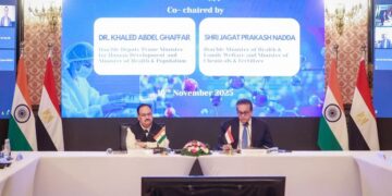 وزير الصحة يشارك نظيره الهندي في مائدة مستديرة لبحث سبل التعاون في توطين صناعة الدواء واللقاحات