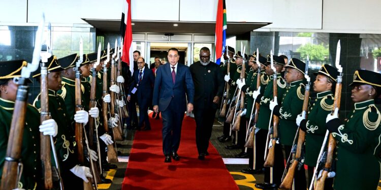 رئيس الوزراء يصل “جوهانسبرج” لترؤس وفد مصر المُشارك بقمة مجموعة العشرين (G20) لعام 2025