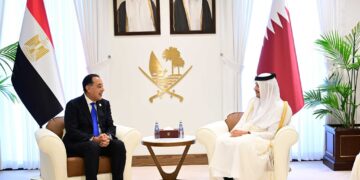 رئيسا وزراء مصر وقطر يتفقان على بدء تفعيل حزمة الاستثمارات القطرية في مشروع منطقة “سملا وعلم الروم” بمطروح
