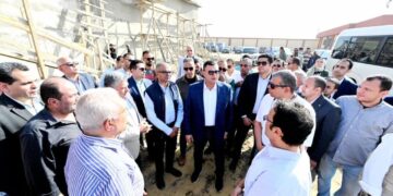 وزير الإسكان ومحافظ الفيوم يتفقدان توسعات محطة معالجة “كحك” بمركز يوسف الصديق