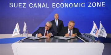 المنطقة الاقتصادية لقناة السويس توقع مذكرة تفاهم وعقد انتفاع مع شركة «سكاي بورتس»