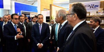 رئيس الوزراء يتفقد معرض “سمارت ديجيتال هيلث جيت”