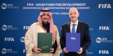 الصندوق السعودي للتنمية و”FIFA” يوقّعان مذكرة تفاهم لدعم البنية التحتية الرياضية في الدول النامية بمليار دولار