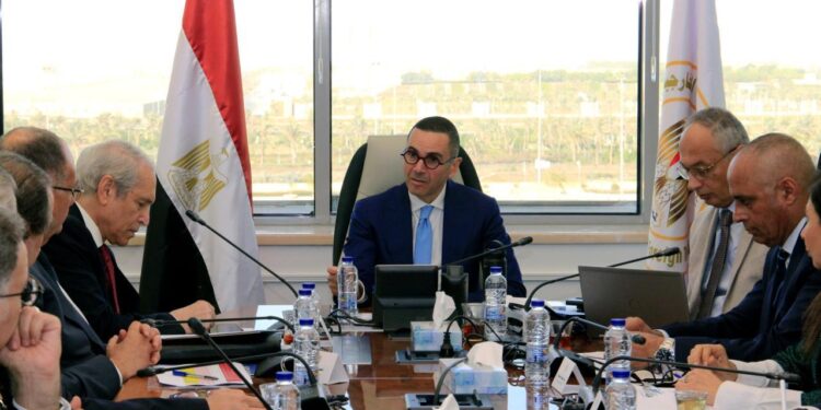 وزير الاستثمار يلتقي رؤساء عدد من المجالس التصديرية لبحث سبل تعزيز الصادرات المصرية للأسواق الخارجية