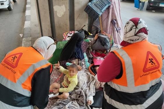 التضامن الاجتماعي: التدخل السريع ينقذ أسرة بلا مأوى في القاهرة .. وينقلها بشكل مؤقت لدار رعاية
