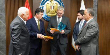 مصر تمد التزام خليج السويس ودلتا النيل مع إيني الإيطالية حتى عام 2040