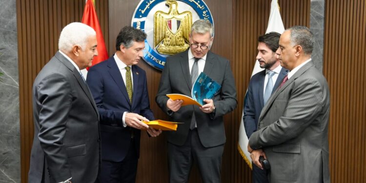 مصر تمد التزام خليج السويس ودلتا النيل مع إيني الإيطالية حتى عام 2040