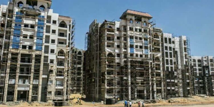 الفلوس رايحة للعقار.. القطاع يتصدر تداولات البورصة ويتفوق على البنوك