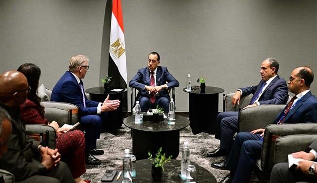 رئيس الوزراء يلتقي مسئولي شركة “أنجلو جولد أشانتي” المستثمرة في منجم السكري للذهب