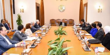 وزير الخارجية يلتقى قيادات وأعضاء القطاع الآسيوي وإدارة البحوث والتقديرات والتخطيط السياسي