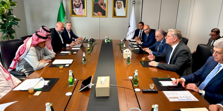 وزير البترول يبحث زيادة فرص الشركات المصرية في أعمال مشروع نيوم في السعودية