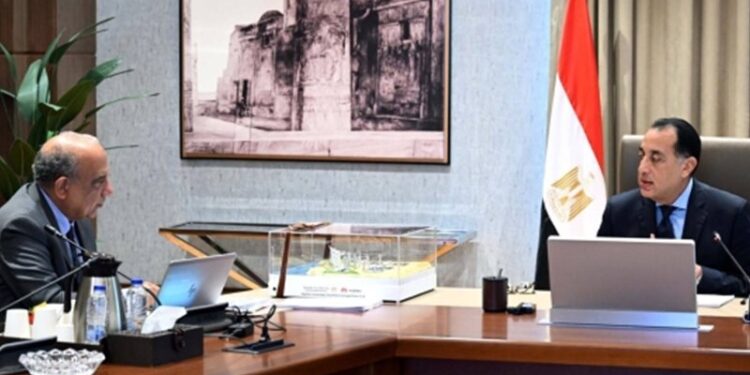 رئيس الوزراء يتابع الموقف التنفيذي لمشروعات الطاقة المتجددة