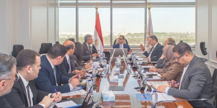 وزراء الاستثمار والسياحة والإسكان يناقشون آليات تعزيز الاستثمار في قطاع السياحة