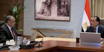 رئيس الوزراء يتابع مع وزير الدولة للإنتاج الحربي ملفات عمل الوزارة