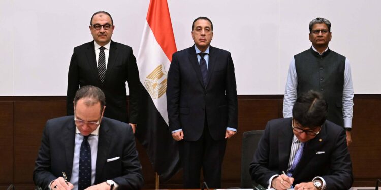 رئيس الوزراء يتابع الموقف التنفيذي لمشروعات الطاقة المتجددة