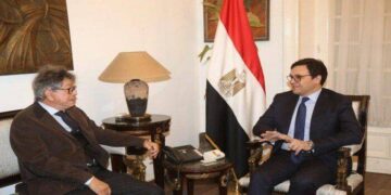 وزير الثقافة يشيد بمبادرة منع نشر أخبار مشاهير مواقع التواصل الاجتماعي ويعلن التعاون معها