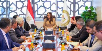 وزيرة التنمية المحلية تبحث فرص الاستثمار المستدام داخل المحميات الطبيعية مع أحد المستثمرين