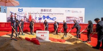 اقتصادية قناة السويس تشهد وضع حجر الأساس لمصنع شين مين للزجاج بمنطقة السخنة الصناعية