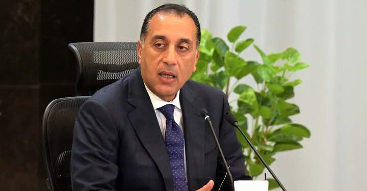 رئيس الوزراء يتابع تطورات حادث حريق سوق الخواجات بالمنصورة