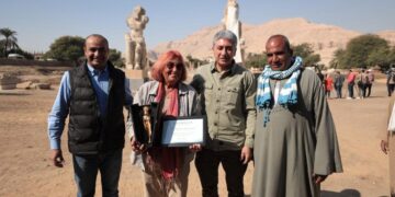 وزير السياحة والآثار يشهد إزاحة الستار عن تمثالين ضخمين للملك أمنحتب الثالث