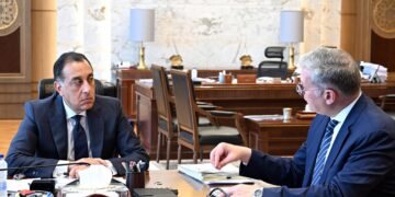 رئيس الوزراء يستعرض مع وزير البترول والثروة المعدنية عددا من ملفات عمل الوزارة