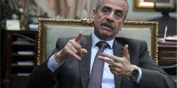 رئيس جهاز التعبئة والإحصاء يُقدم عرضًا حول “التعداد العام للسكان والإسكان والمنشآت”