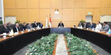 وزير الإسكان يتابع موقف مشروع منطقة الأعمال المركزية بالعاصمة الجديدة