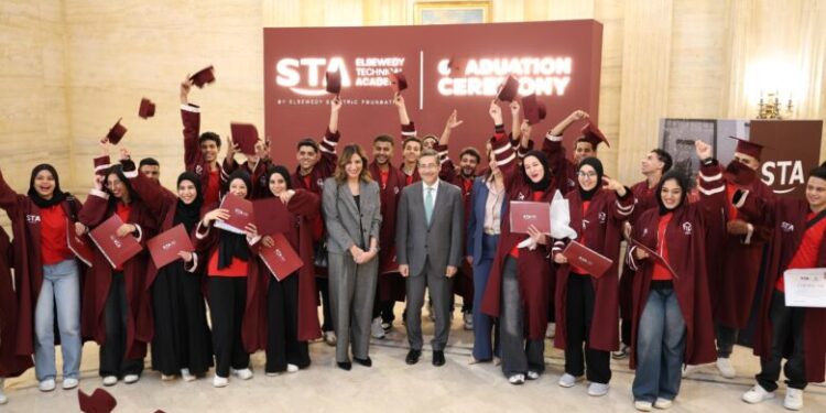 التعمير والإسكان ومؤسسة السويدي إلكتريك يحتفلان بتخرج الدفعة الأولى من طلاب أكاديمية السويدي