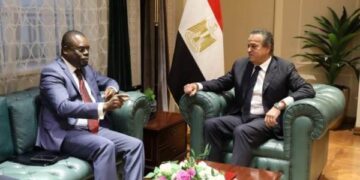 وزير الصحة يناقش مع مدير «Africa CDC» سبل التعاون المشترك