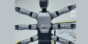 إطلاق أول روبوت بشري في العالم مزود بستة أذرع وعجلات وأرجل