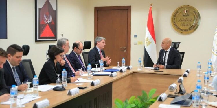 وزير التربية والتعليم:  قطاع التعليم الفني فرصة ذهبية للتعاون مع بنك الاستثمار الأوروبي