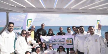 البنك الأهلي المصري ينفذ مبادرة بيئية لتنظيف شواطئ جزيرة مجاويش وتعزيز حماية البيئة البحرية