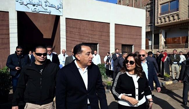 رئيس الوزراء يتفقد الوحدة البيطرية بقرية “نوى” ضمن مشروعات المبادرة الرئاسية “حياة كريمة” بالقليوبية