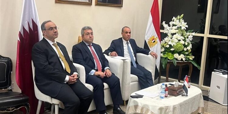 وزير الخارجية يلتقي الجالية المصرية في قطر