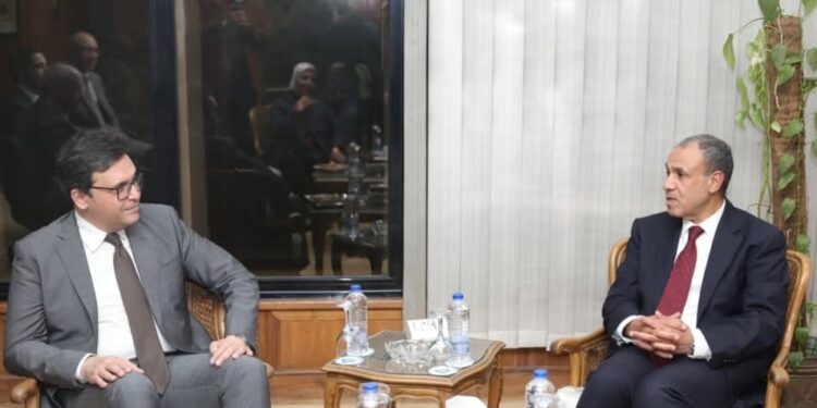 وزيرا الثقافة والخارجية يبحثان تعزيز الحضور الثقافي المصري دوليًا والتعاون المشترك في معرض القاهرة الدولي للكتاب