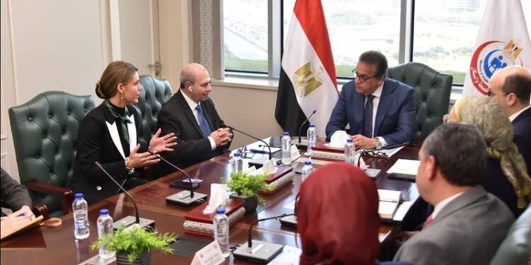 وزير الصحة يلتقي وفد شركة «كلينيلاب» لبحث سبل التعاون في مراقبة مياه الشرب والصرف الصحي