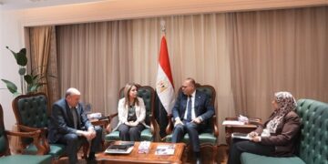 وزير العمل يستقبل خبيرة منظمة العمل الدولية لبحث الاستعدادات لإصدار الاستراتيجية الوطنية للسلامة والصحة المهنية