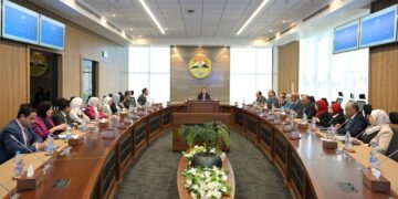 رئيس الوزراء يستعرض عدداً من ملفات عمل “مركز المعلومات” الداعمة لجهود الدولة التنموية