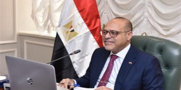 وزير العمل يصدر قرارًا وزاريًا بشأن إنشاء وتحديث قواعد بيانات سوق العمل