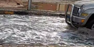 أمطار تغرق شوارع الغردقة.. والمرور يحذر السائقين من المخاطر