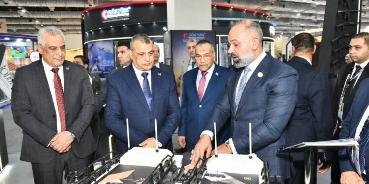 وزير الإنتاج الحربي يزور أجنحة عدد من الشركات المشاركة بمعرض “EDEX 2025”