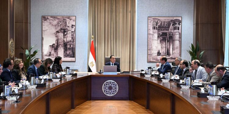 رئيس الوزراء يعقد اجتماعاً لمتابعة الموقف التنفيذي والمالي للمُبادرة الرئاسية “حياة كريمة”